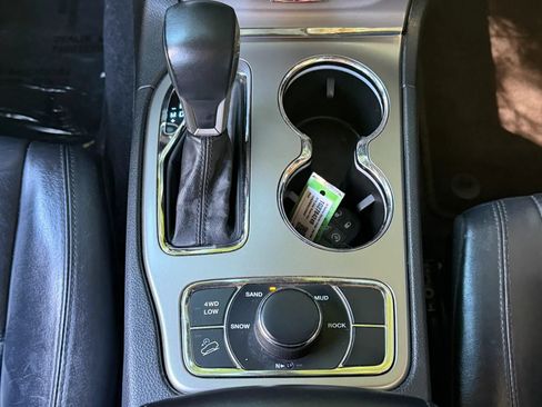 Used 2018 Jeep Grand Cherokee Limited AWD/4WD image 32