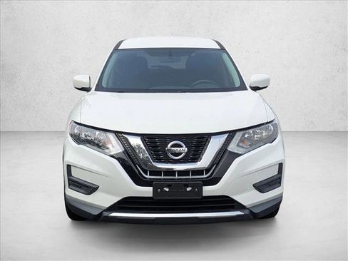Used 2017 Nissan Rogue S image 2