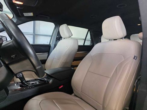 Used 2018 Ford Explorer XLT w/ Equipment Group 202A image 12