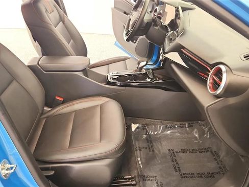 Used 2025 Chevrolet Trax RS w/ Sunroof Package FWD image 37