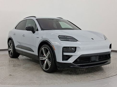 Certified 2025 Porsche Macan Turbo Electric AWD/4WD image 9