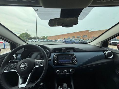 Used 2025 Nissan Versa SV FWD image 31