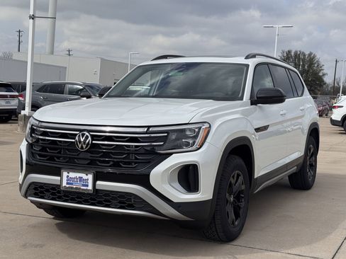 New 2026 Volkswagen Atlas Peak Edition AWD/4WD image 9
