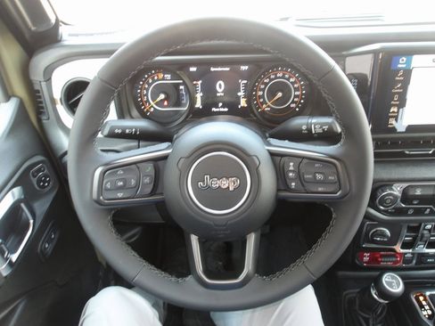 New 2025 Jeep Gladiator Willys image 13