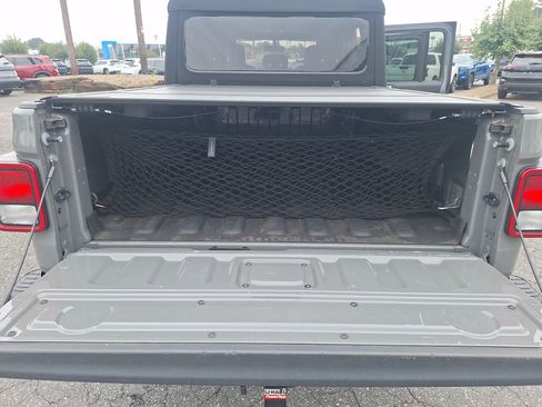 Used 2023 Jeep Gladiator Sport AWD/4WD image 23