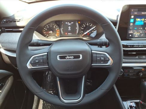 Used 2022 Jeep Compass Latitude AWD/4WD image 11