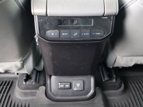 Used 2022 Toyota Highlander Limited image 26