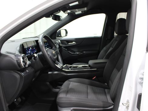 Used 2025 Chevrolet Equinox LT AWD/4WD image 3