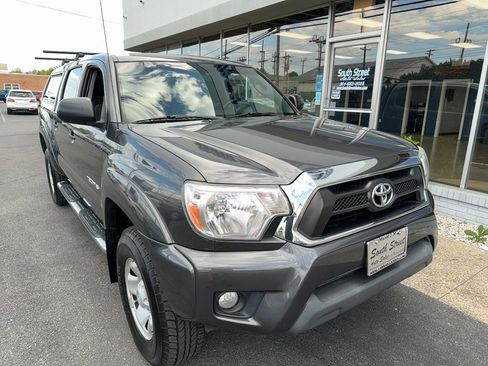 Used 2014 Toyota Tacoma 4x4 Double Cab w/ SR5 Package image 2