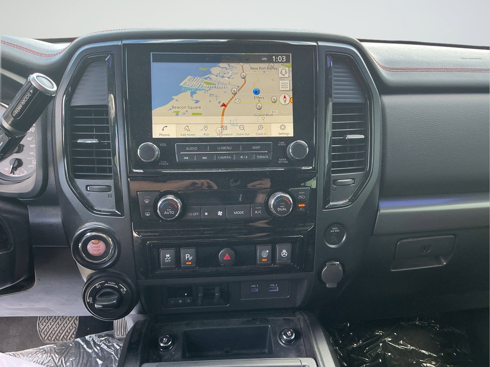 Used 2021 Nissan Titan PRO-4X w/ Pro-4x Convenience Package AWD/4WD image 17