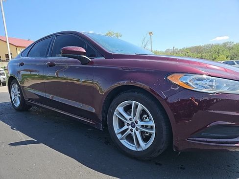 Used 2018 Ford Fusion SE w/ Fusion SE Technology Package image 6
