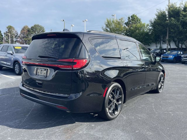 Used 2025 Chrysler Pacifica Limited FWD image 7
