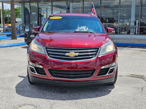 Used 2017 Chevrolet Traverse LT FWD image 2