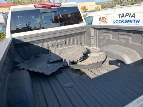 Used 2025 GMC Sierra 2500 AT4 w/ AT4 Premium Plus Package image 12