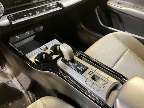 Used 2025 Toyota Prius LE image 40