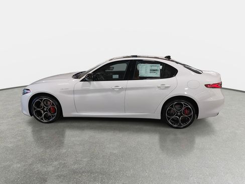 New 2025 Alfa Romeo Giulia w/ Veloce Package AWD image 8