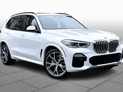 Used 2021 BMW X5 xDrive40i w/ M Sport Package image 3