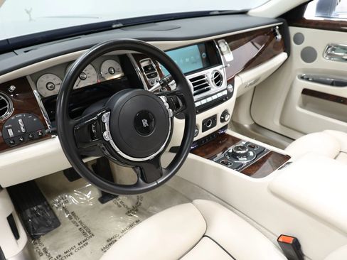 Used 2017 Rolls-Royce Ghost RWD image 2