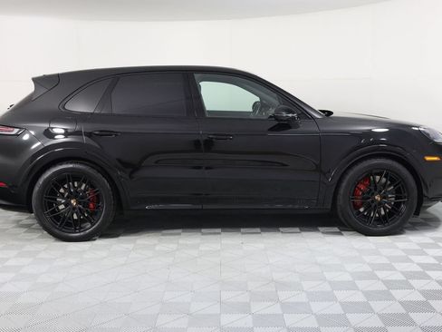 Certified 2025 Porsche Cayenne GTS AWD/4WD image 8