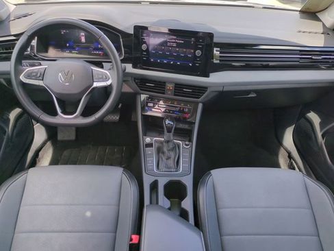 Used 2025 Volkswagen Jetta SE FWD image 17