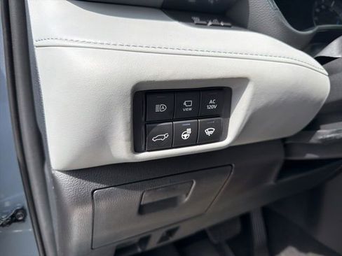 Used 2020 Toyota Highlander Platinum AWD/4WD image 26