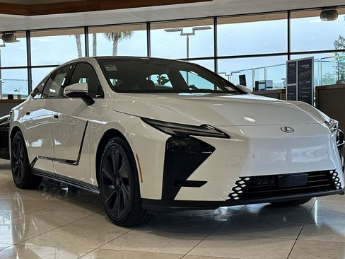 New 2026 Lexus ES 500e AWD/4WD image 2
