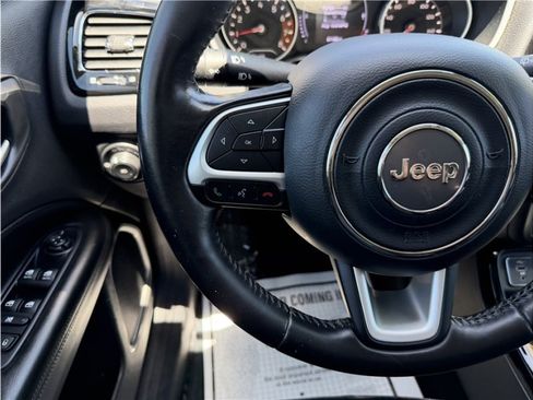 Used 2019 Jeep Compass Latitude FWD image 37