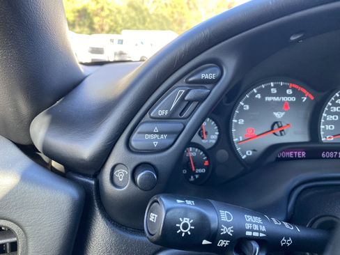 Used 2002 Chevrolet Corvette Coupe w/ Preferred Equipment Group2 image 17