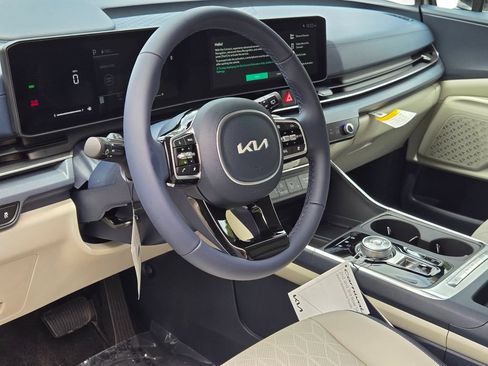 New 2026 Kia Carnival EX FWD image 17