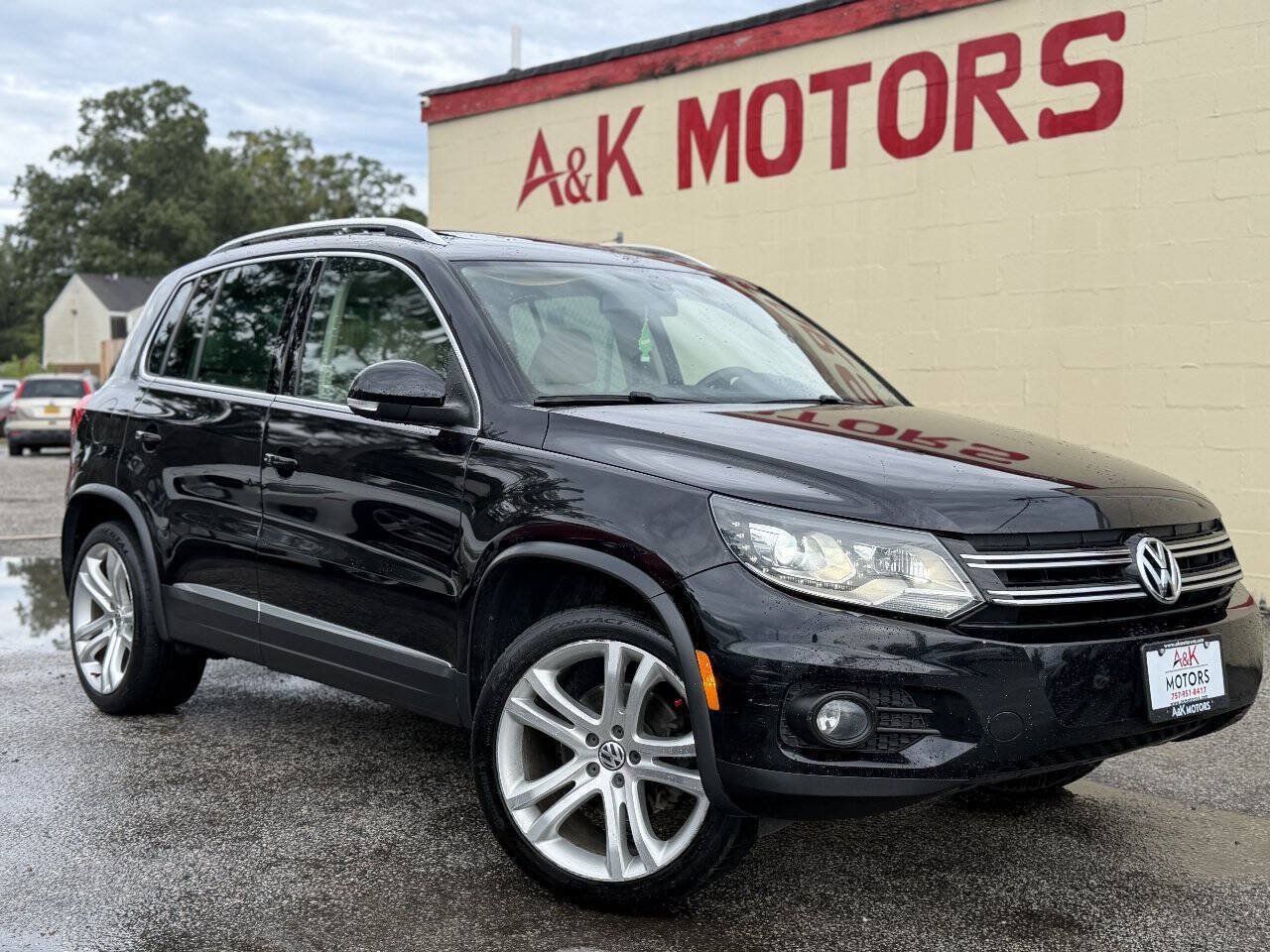 Used 2012 Volkswagen Tiguan SEL AWD/4WD image 1