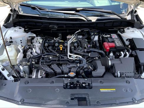 Used 2024 Nissan Altima 2.5 SV FWD image 29
