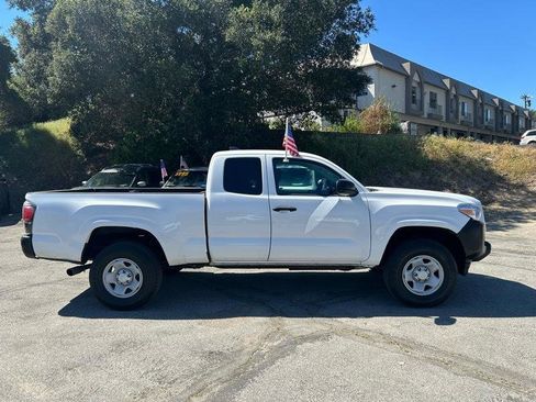 Used 2020 Toyota Tacoma SR image 3