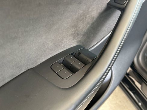 Used 2022 Tesla Model Y Performance image 40