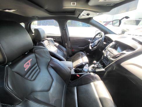 Used 2016 Ford Focus ST w/ Equipment Group 402A FWD image 8