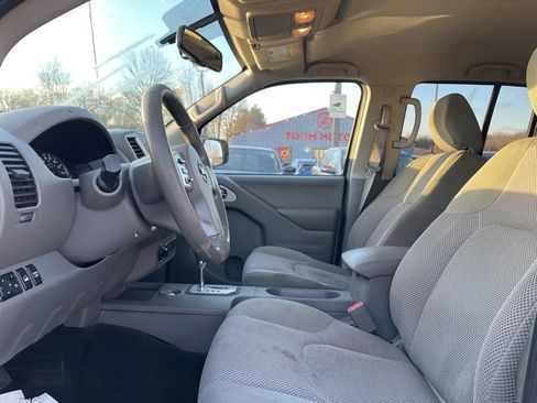 Used 2020 Nissan Frontier SV image 12