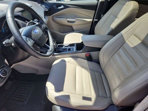 Used 2019 Ford Escape Titanium AWD/4WD image 10