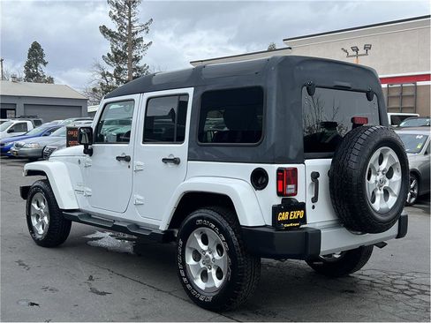 Used 2015 Jeep Wrangler Unlimited Sahara w/ Connectivity Group image 25