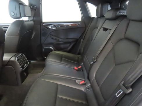 Used 2023 Porsche Macan AWD/4WD image 30