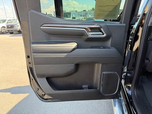Used 2024 Chevrolet Silverado 1500 LT AWD/4WD image 11