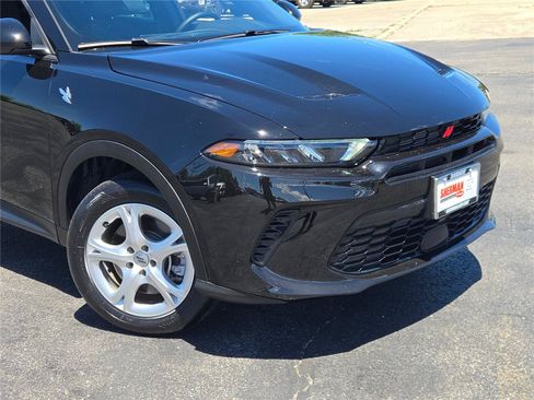 Certified 2025 Dodge Hornet GT w/ Cold Weather Group AWD/4WD image 2