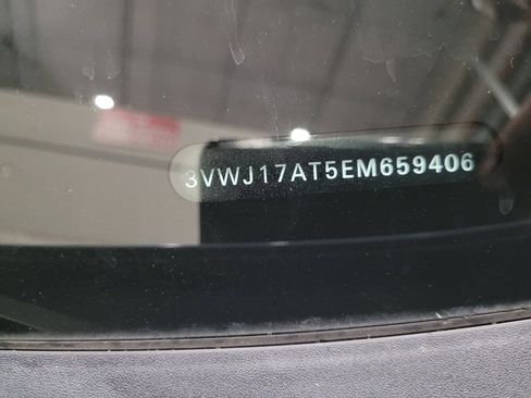 Used 2014 Volkswagen Beetle 1.8T FWD image 33