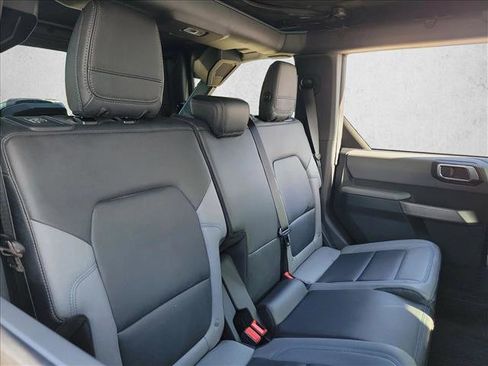 Used 2022 Ford Bronco Black Diamond image 16