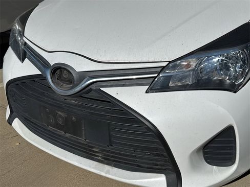 Used 2015 Toyota Yaris L image 8