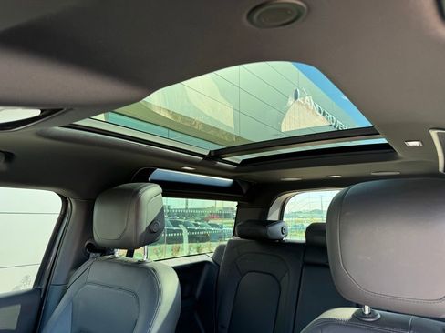 Used 2024 Land Rover Defender 90 Carpathian Edition image 9