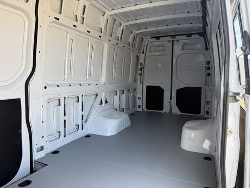 Used 2021 Mercedes-Benz Sprinter 4500 image 13