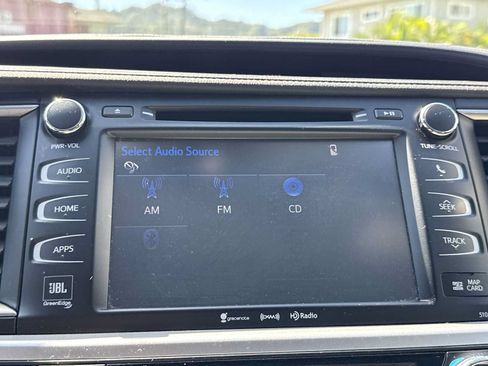 Used 2017 Toyota Highlander Limited FWD image 18