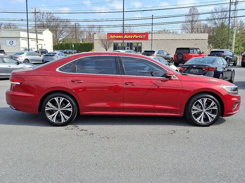 Used 2021 Volkswagen Passat 2.0T SE FWD image 9