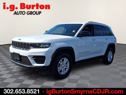 Used 2023 Jeep Grand Cherokee Laredo AWD/4WD image 3