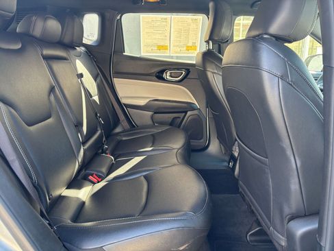 Used 2025 Jeep Compass Limited AWD/4WD image 40