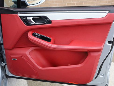 Used 2015 Porsche Macan Turbo image 24